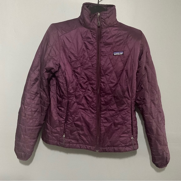 Patagonia lightweight jacket full zip.women’s size M color guinda. - Picture 3 of 12
